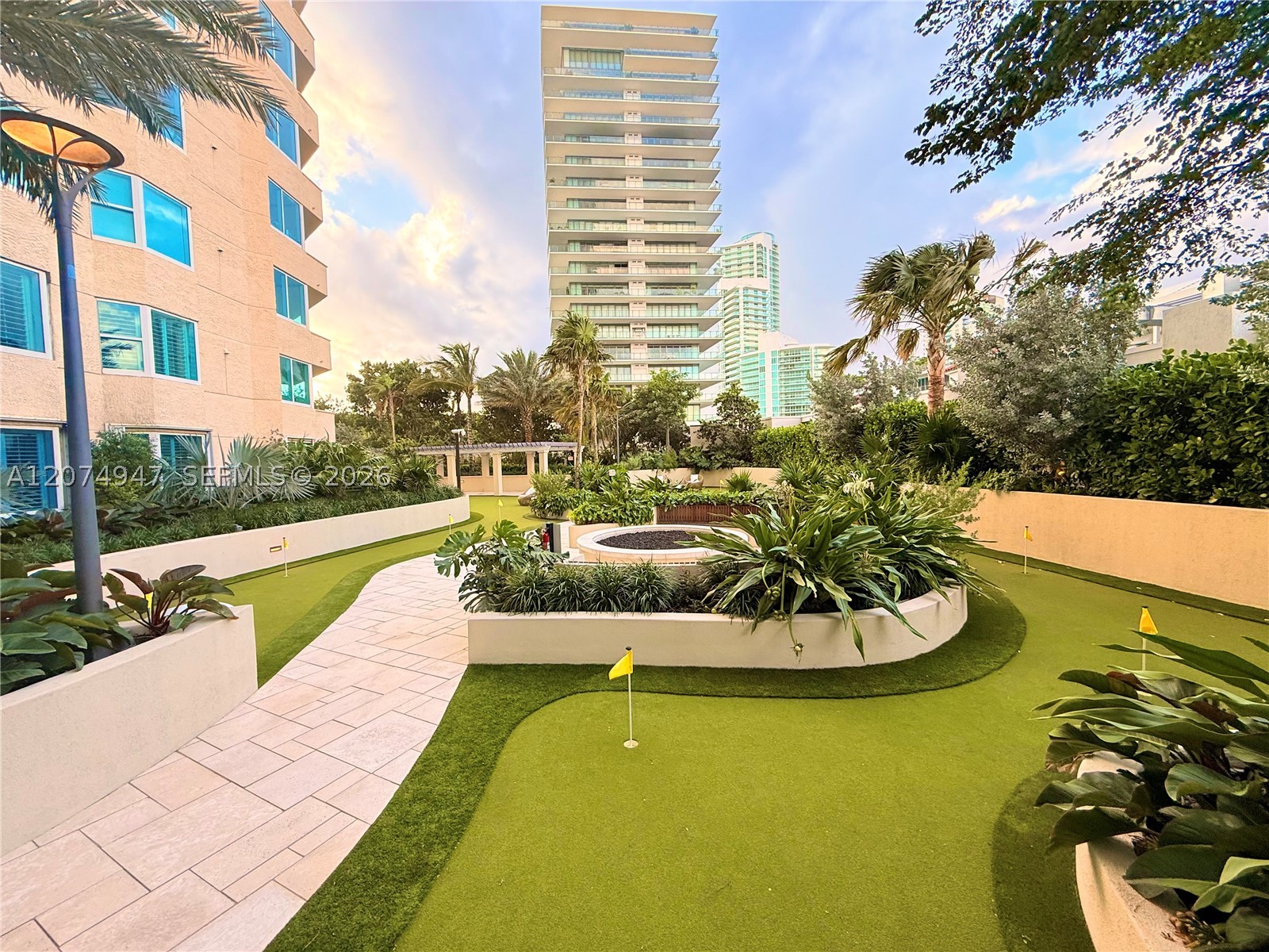 400 S Pointe Dr #505 Miami Beach, FL 33139