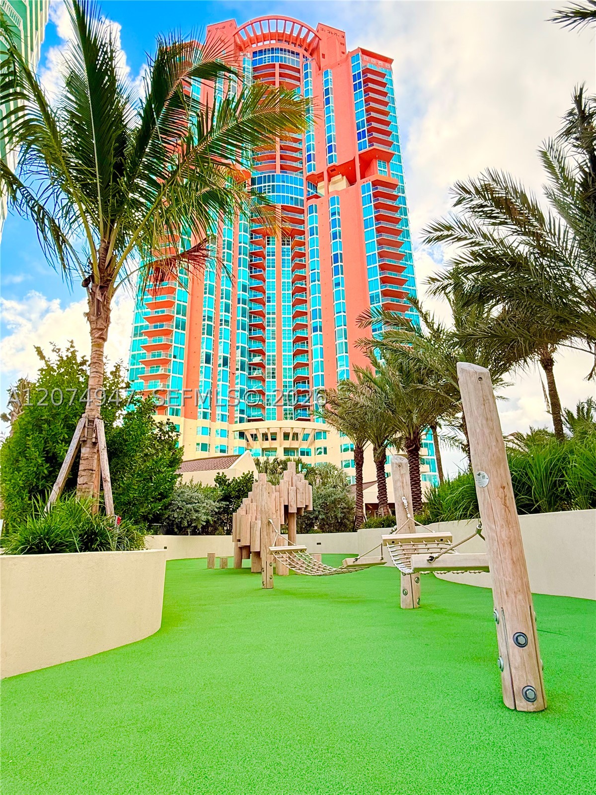 400 S Pointe Dr #505 Miami Beach, FL 33139