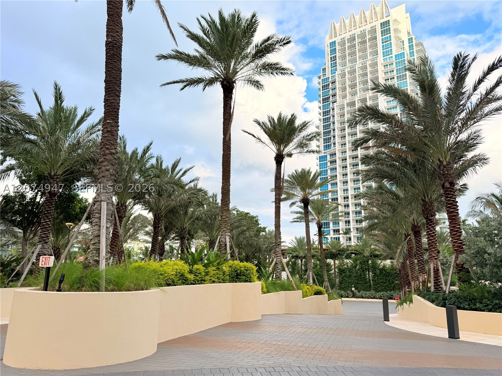 400 S Pointe Dr #505 Miami Beach, FL 33139