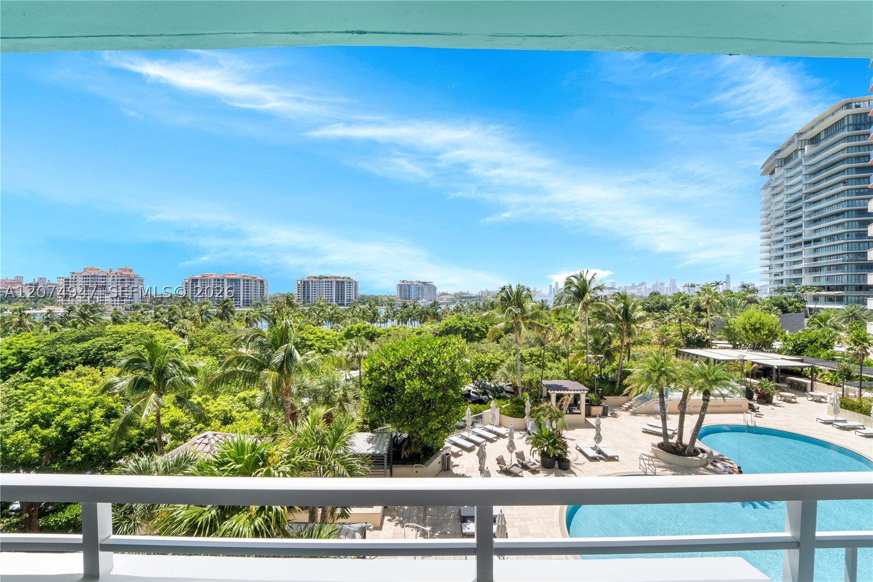 400 S Pointe Dr #505 Miami Beach, FL 33139