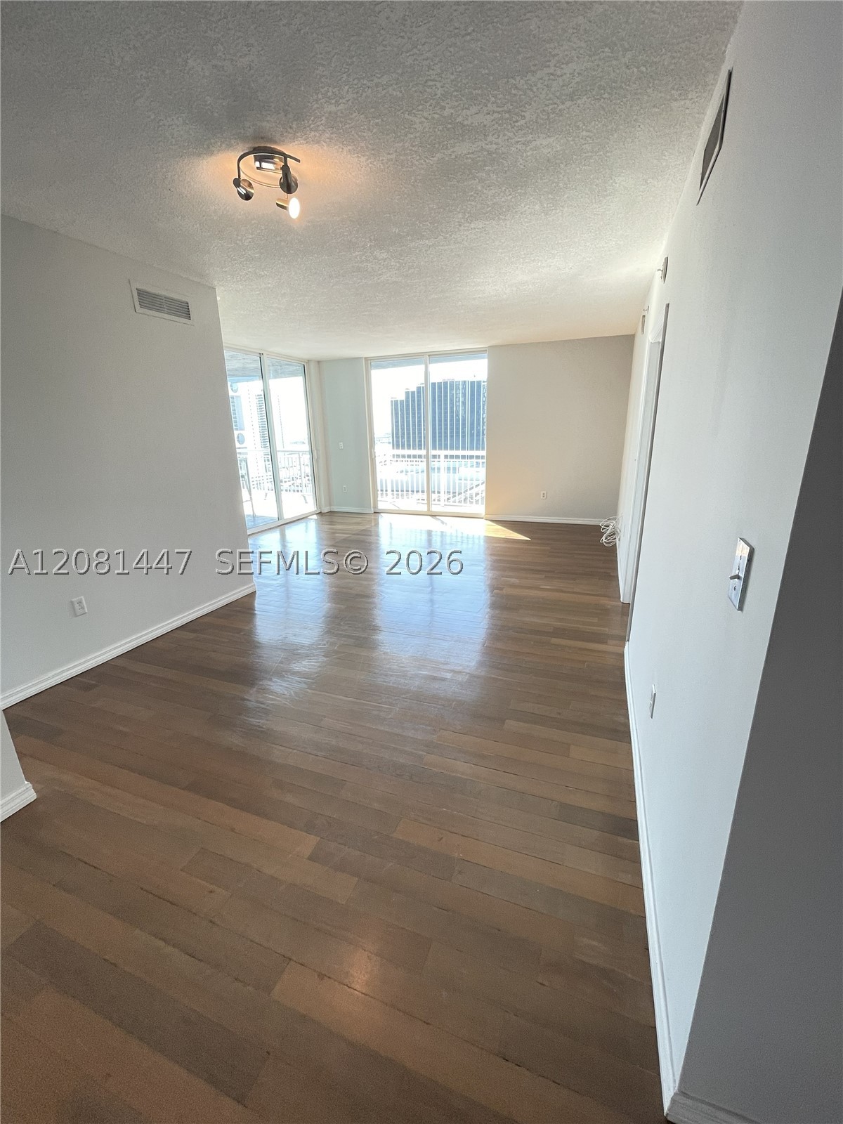 image 1800 Biscayne Plaza6