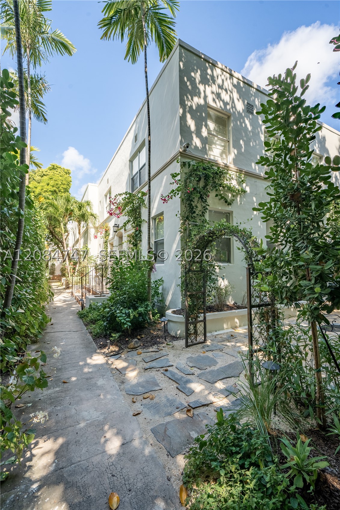 726 Meridian Ave #2