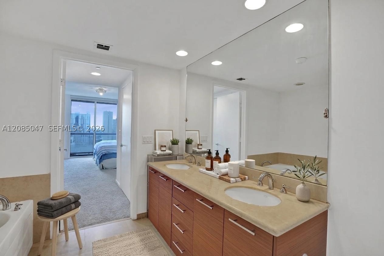 image 50 Biscayne8