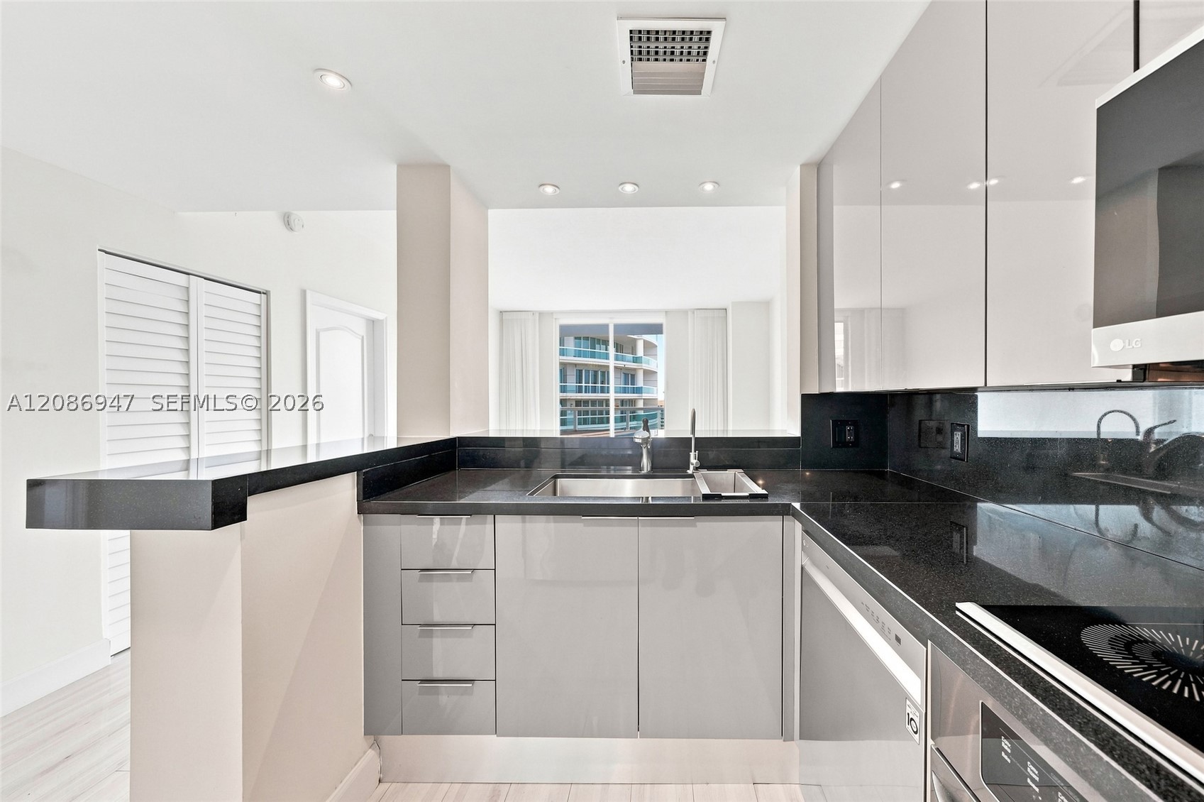 2101 Brickell Ave #3107 Miami, FL 33129