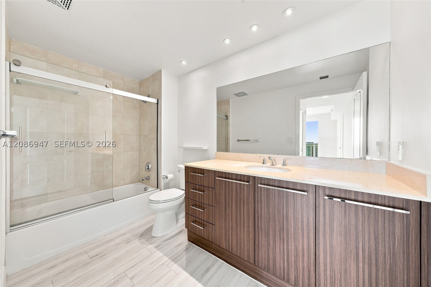 2101 Brickell Ave #3107 Miami, FL 33129