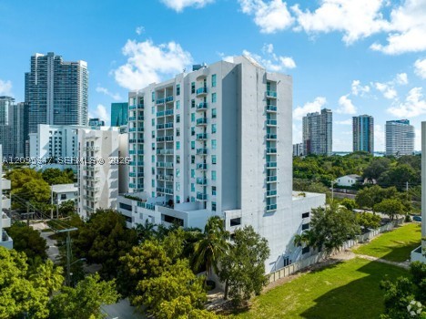1723 SW 2nd Ave #809