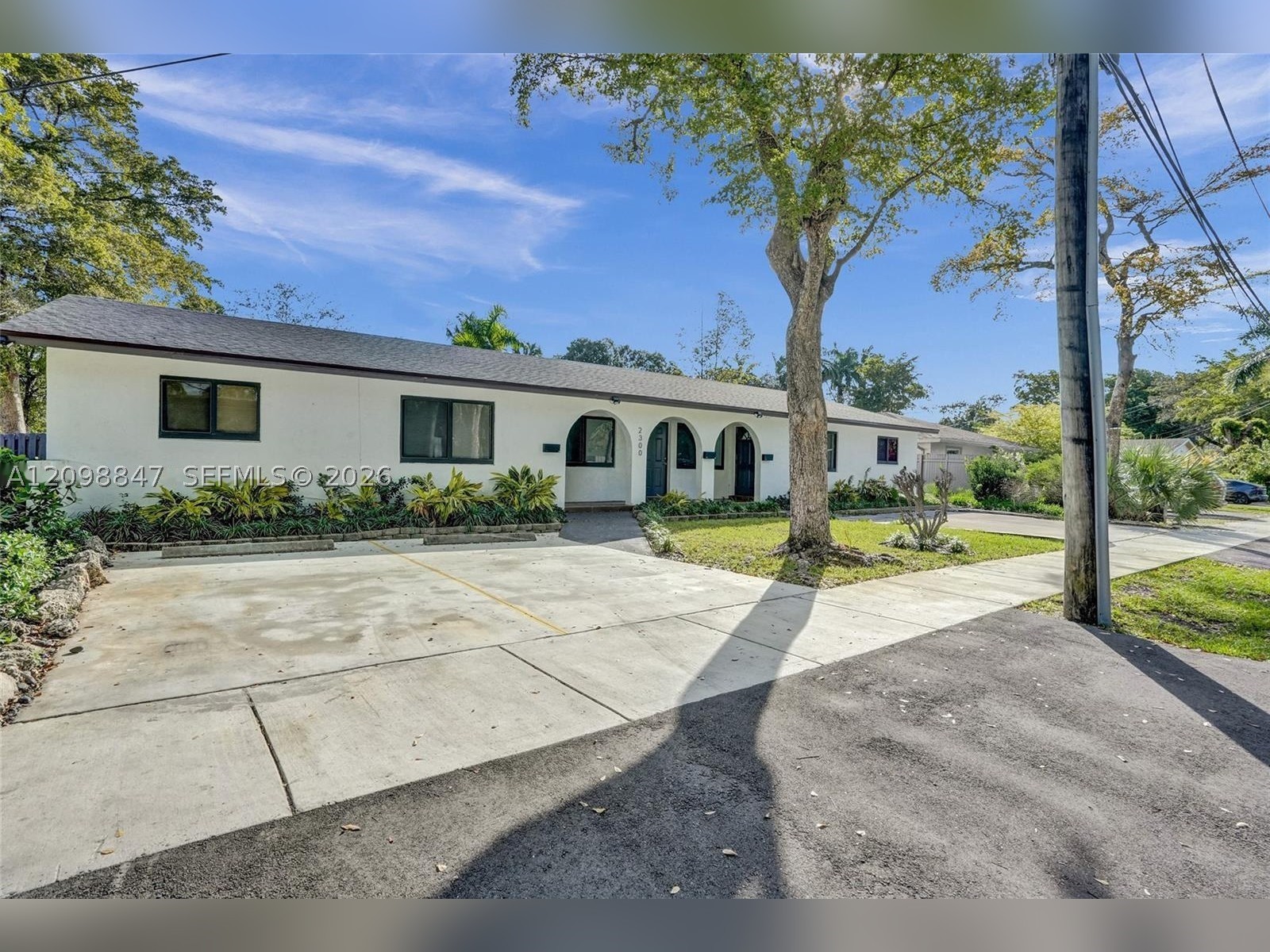 2300 SW 18th Ter Fort Lauderdale, FL 33315
