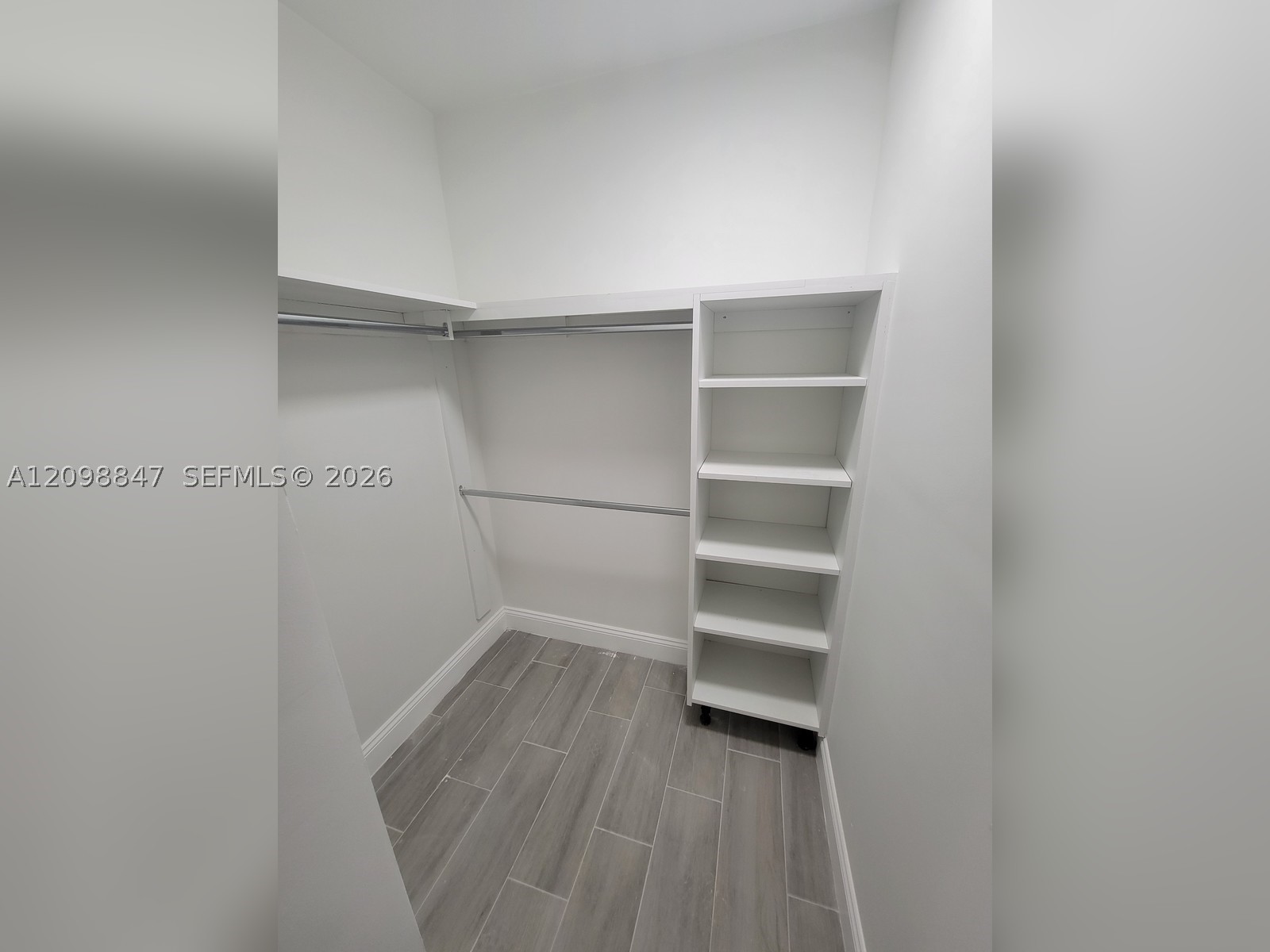 2300 SW 18th Ter Fort Lauderdale, FL 33315