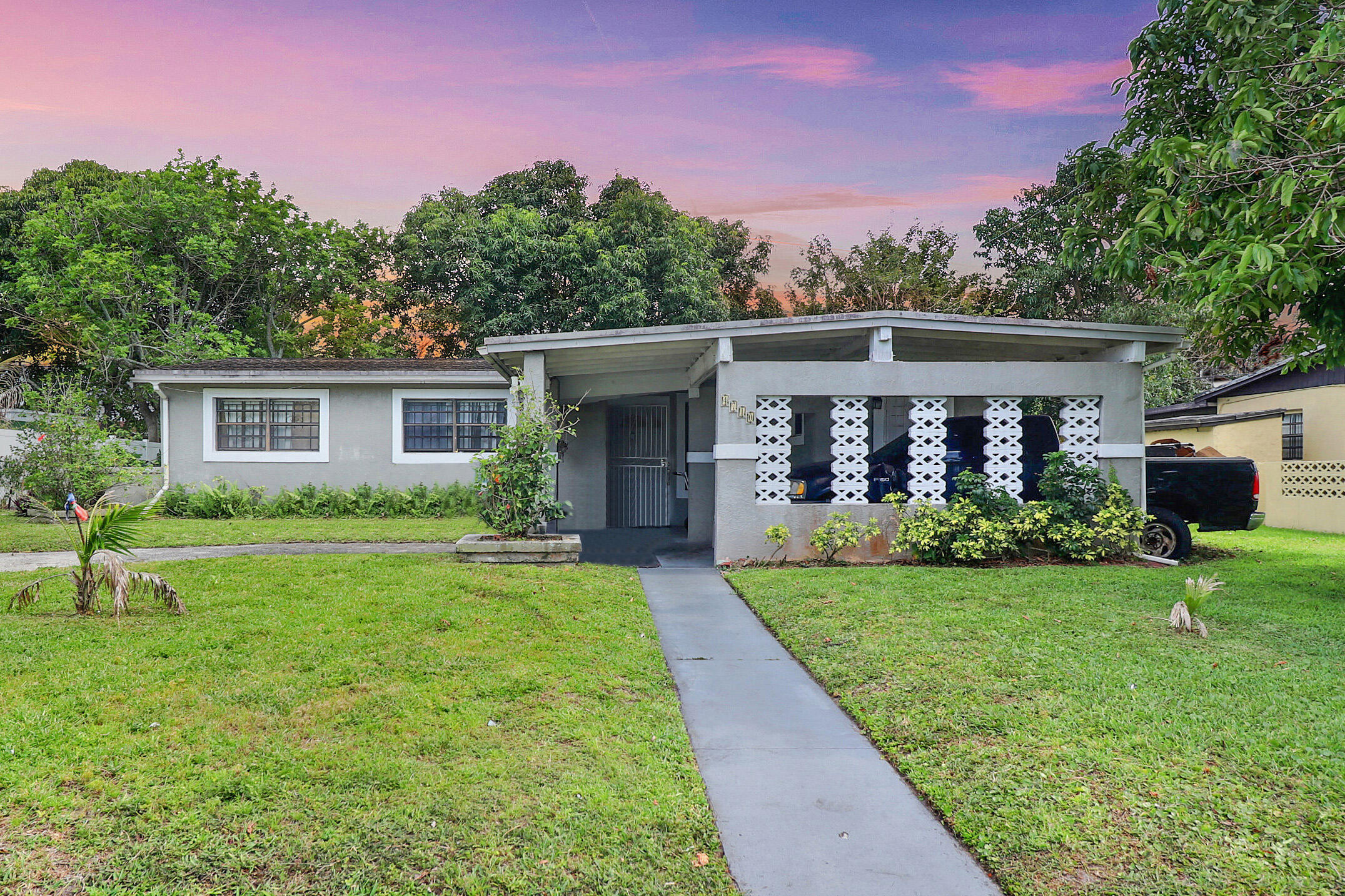 4710 NW 11th