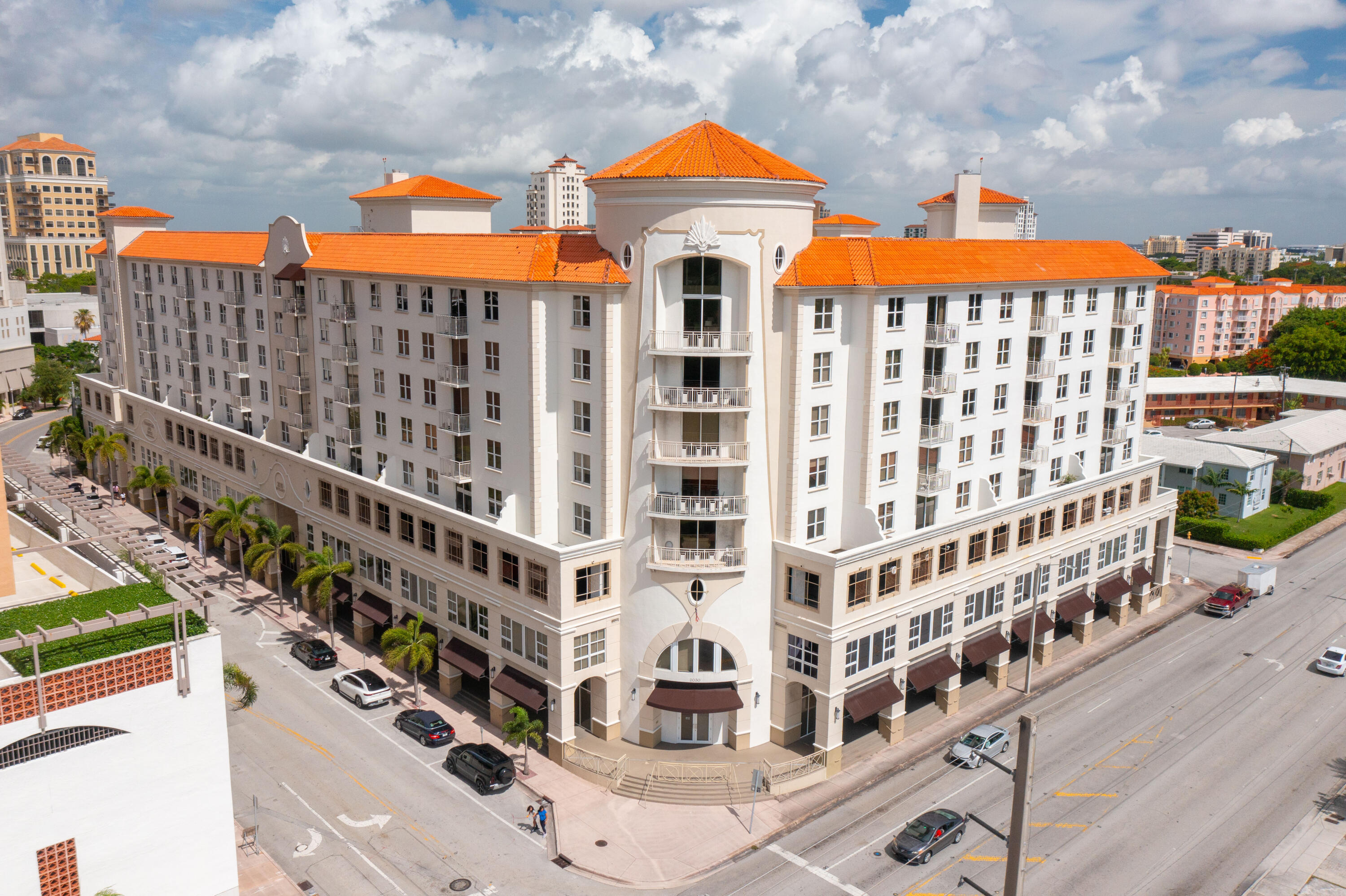 2030 S Douglas #807
