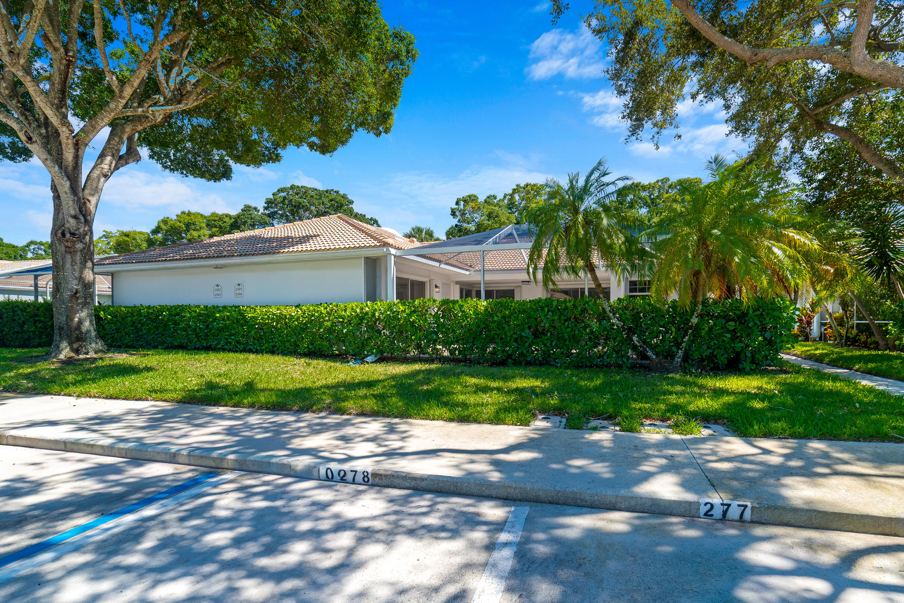 2301 Pin Oak Palm Beach Gardens, FL 33410