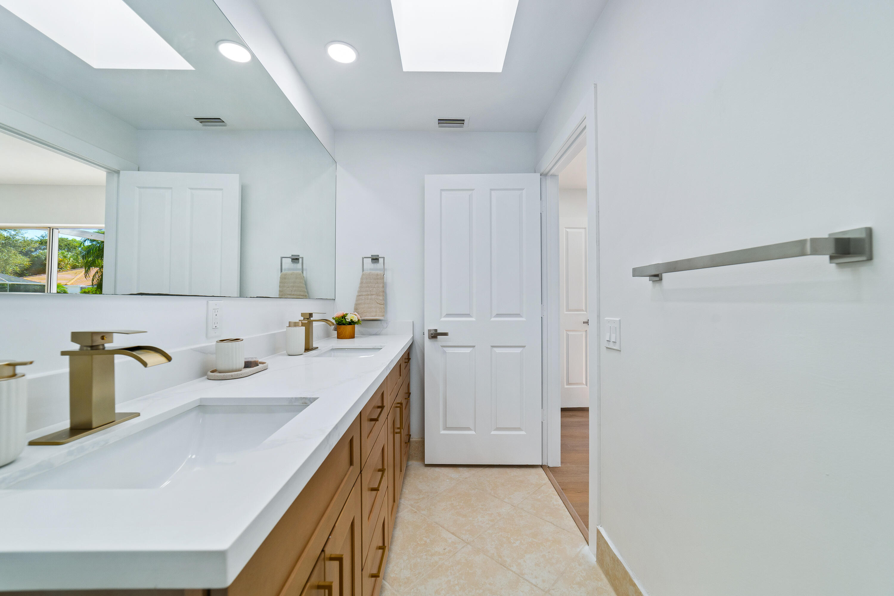 2301 Pin Oak Palm Beach Gardens, FL 33410