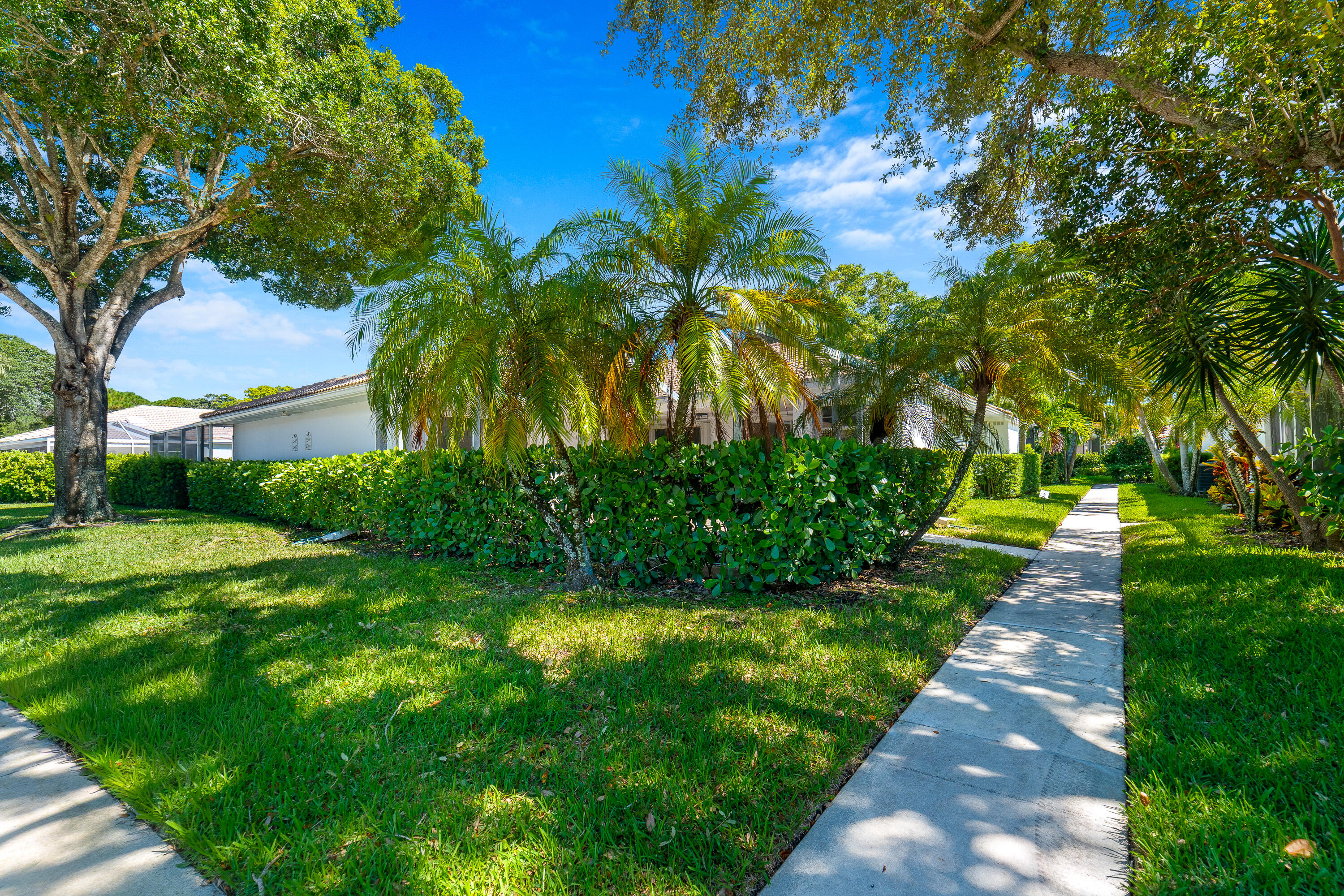 2301 Pin Oak Palm Beach Gardens, FL 33410