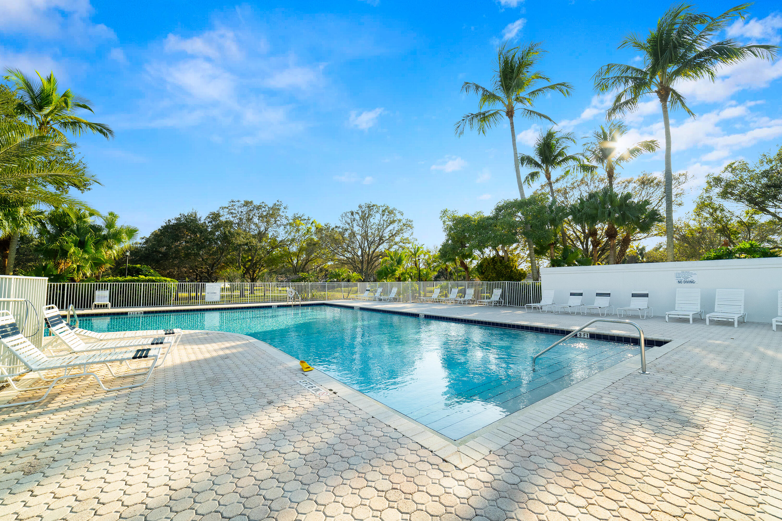 2301 Pin Oak Palm Beach Gardens, FL 33410