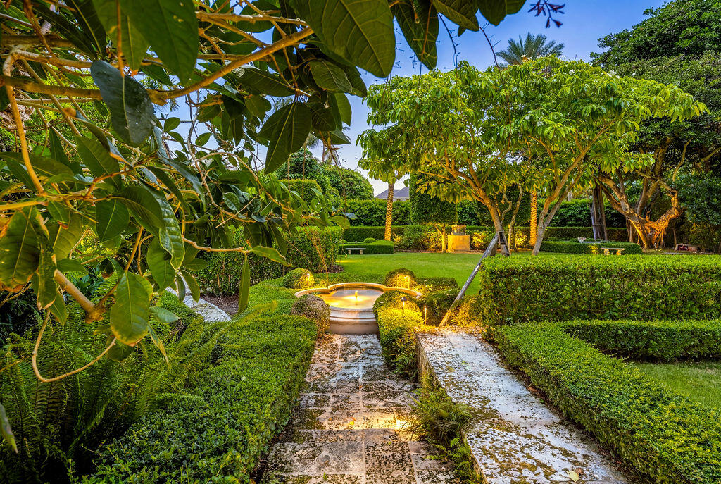 111 Via Del Lago Palm Beach, FL 33480