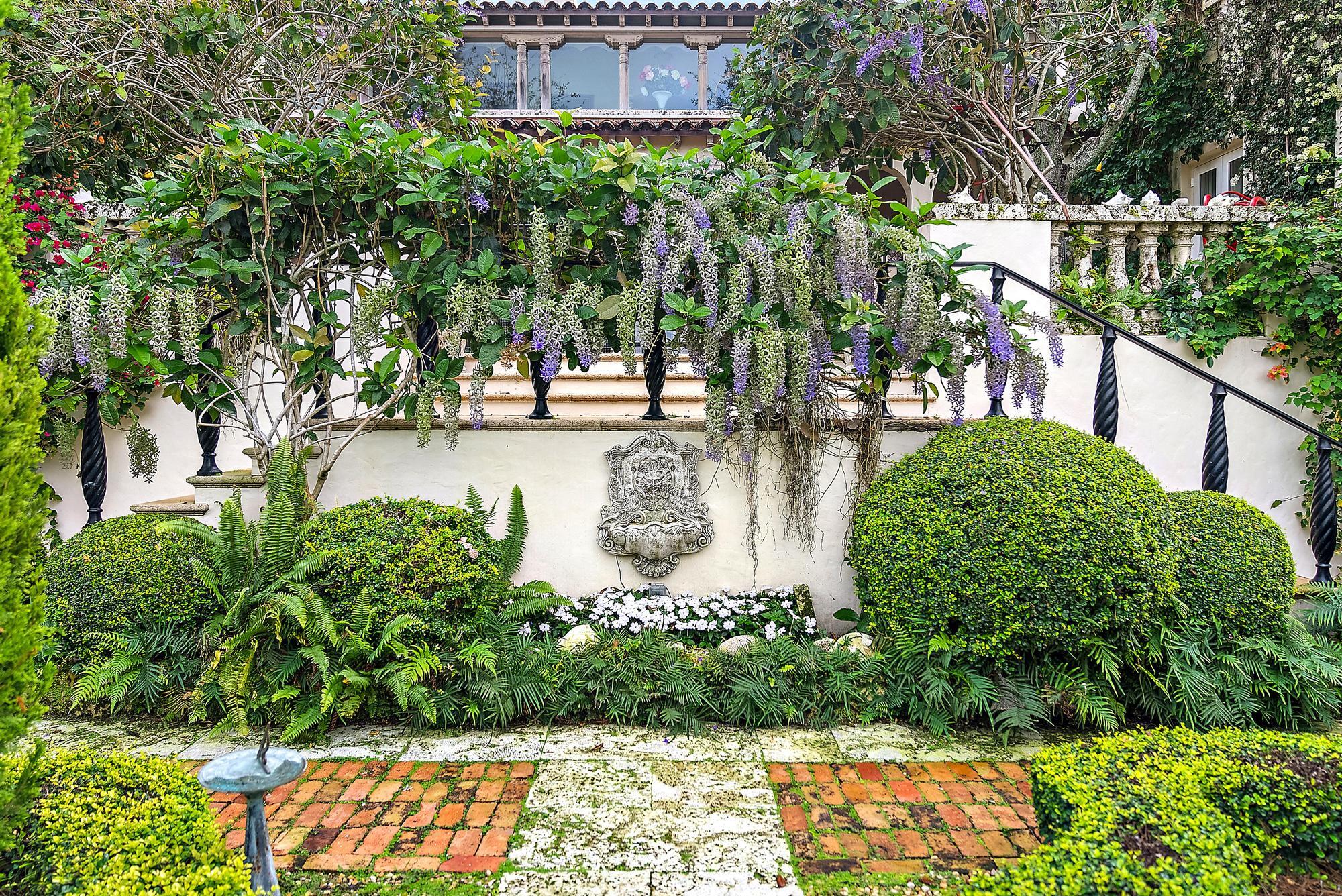 111 Via Del Lago Palm Beach, FL 33480