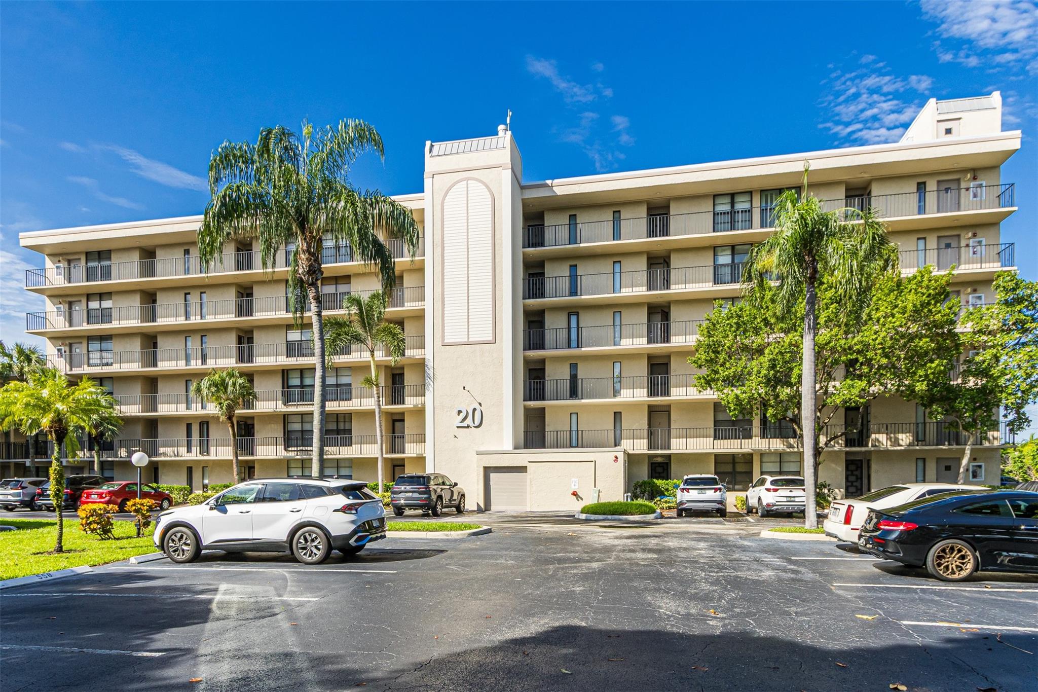 20 Royal Palm #202