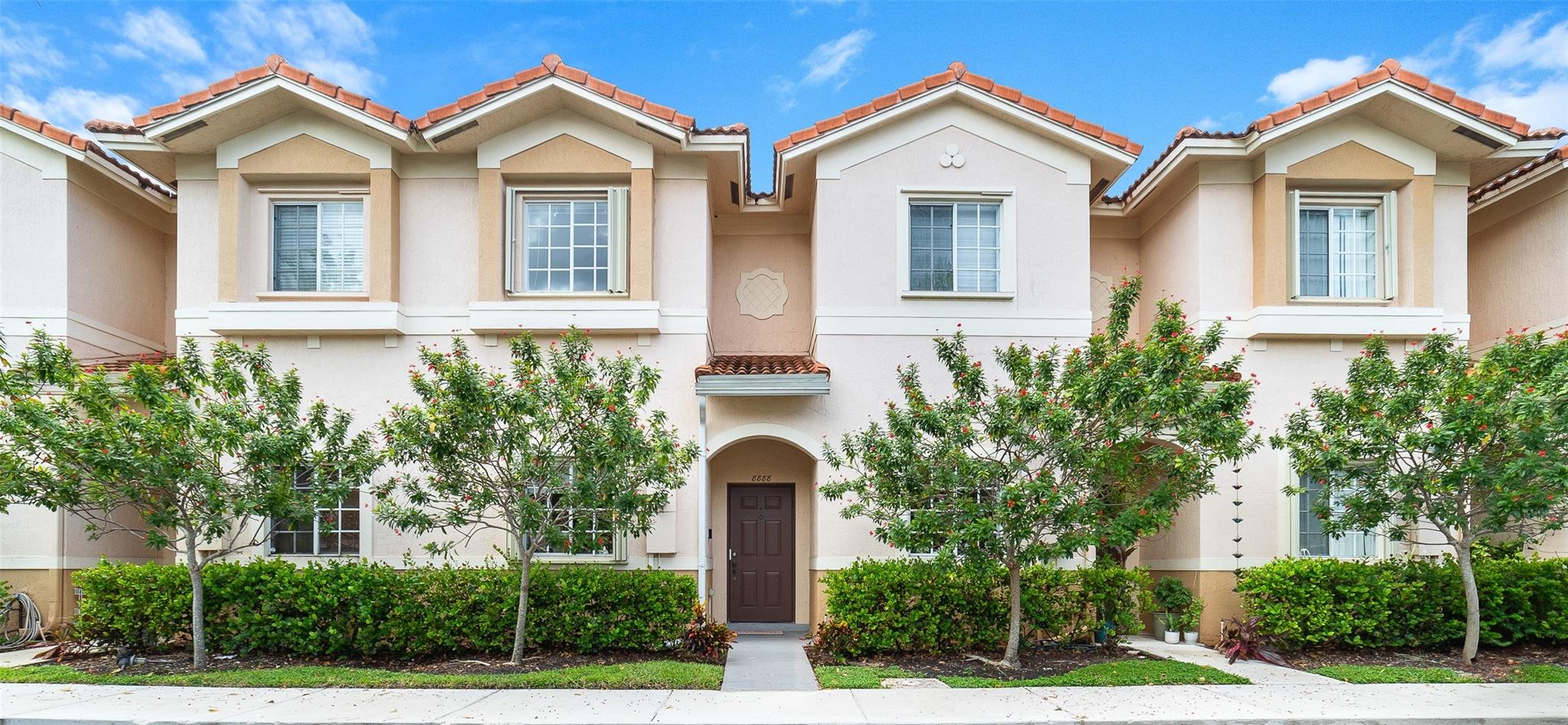 8888 N Isles Cr