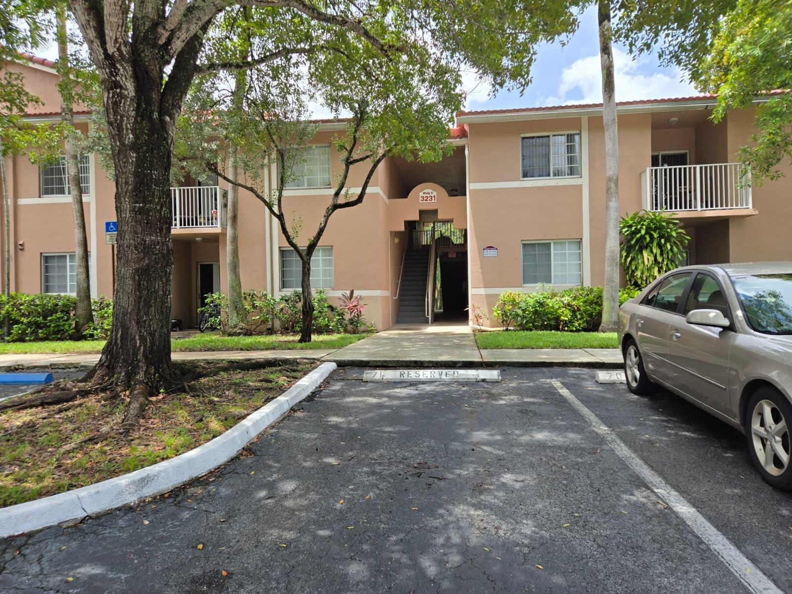 3231 Sabal Palm Mnr #201