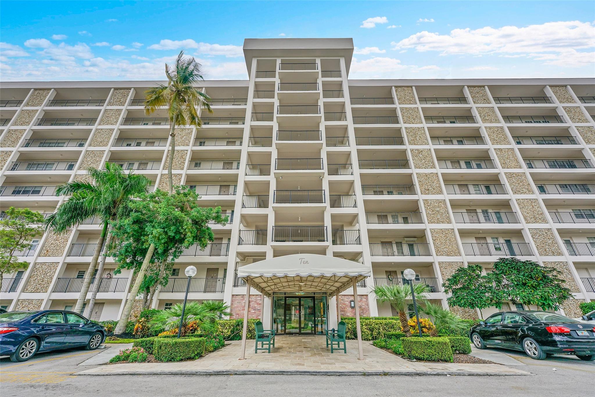 3150 N Palm Aire Dr #403