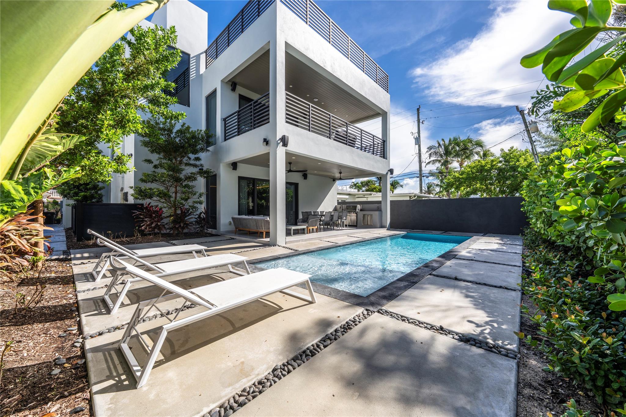 3320 NE 17th St Fort Lauderdale, FL 33305