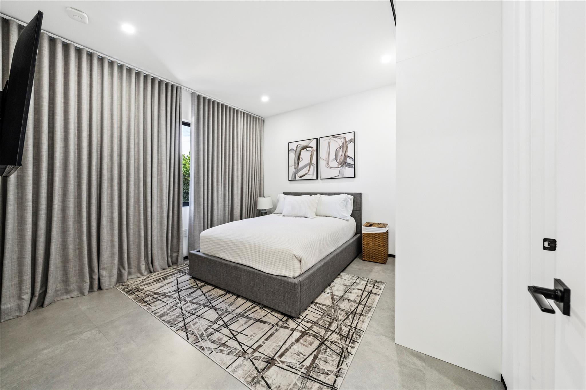 3320 NE 17th St Fort Lauderdale, FL 33305