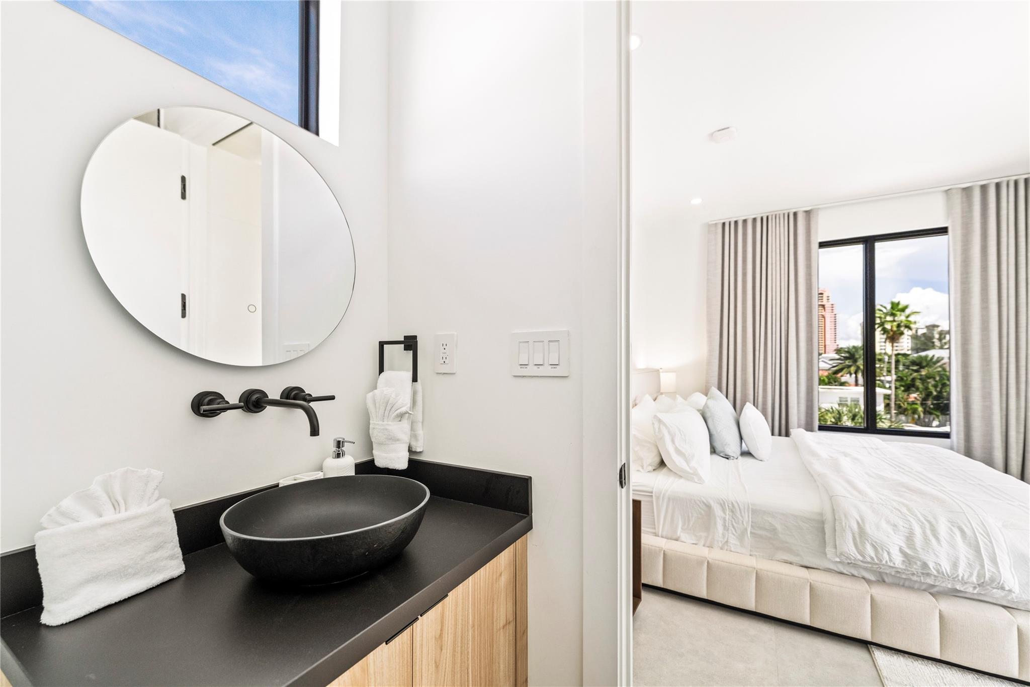 3320 NE 17th St Fort Lauderdale, FL 33305