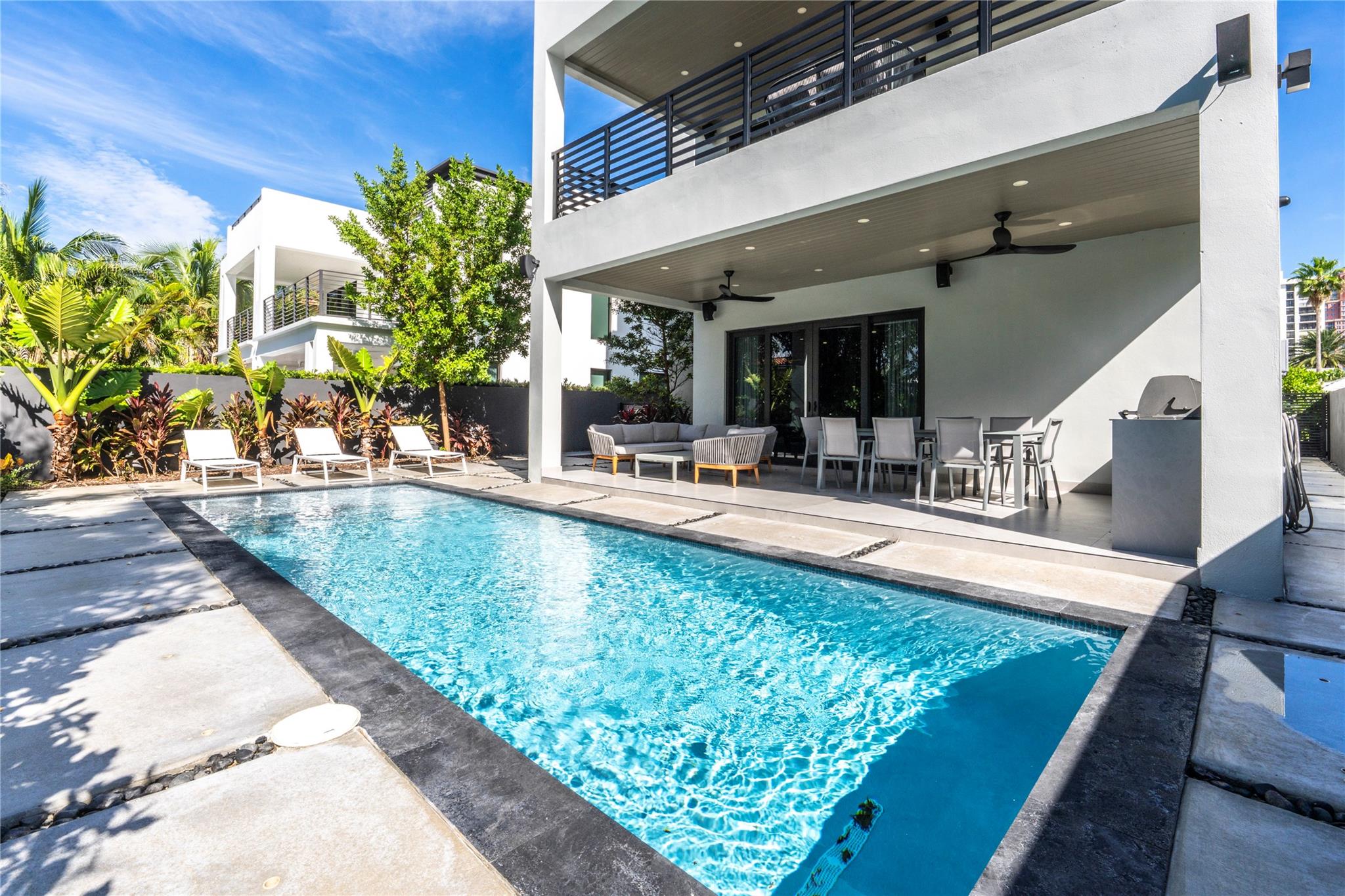 3320 NE 17th St Fort Lauderdale, FL 33305