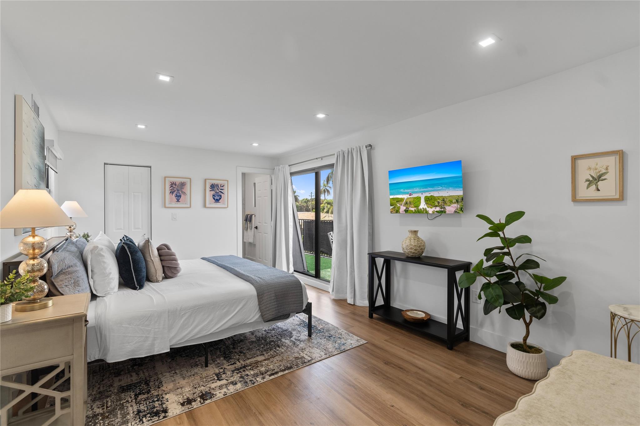 1561 SW 23rd Ave Fort Lauderdale, FL 33312