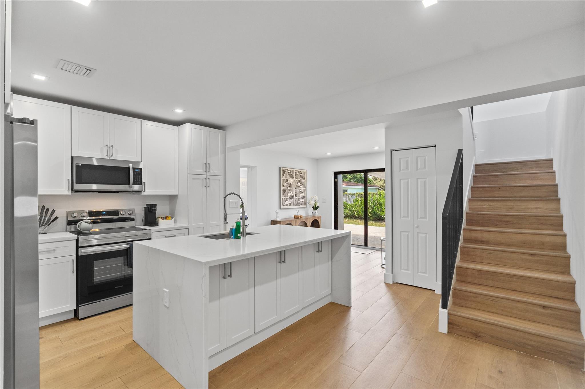 1561 SW 23rd Ave Fort Lauderdale, FL 33312