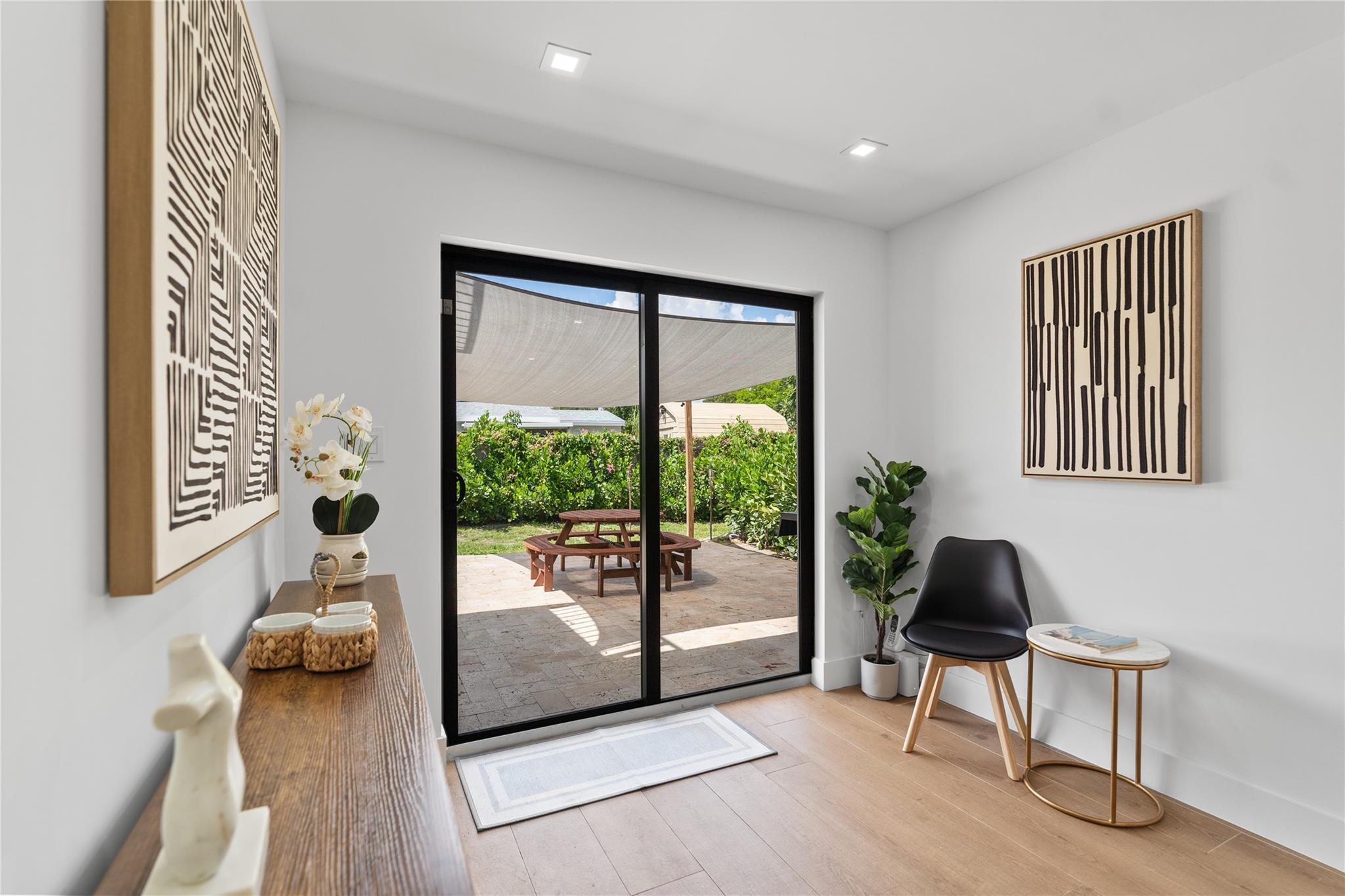 1561 SW 23rd Ave Fort Lauderdale, FL 33312