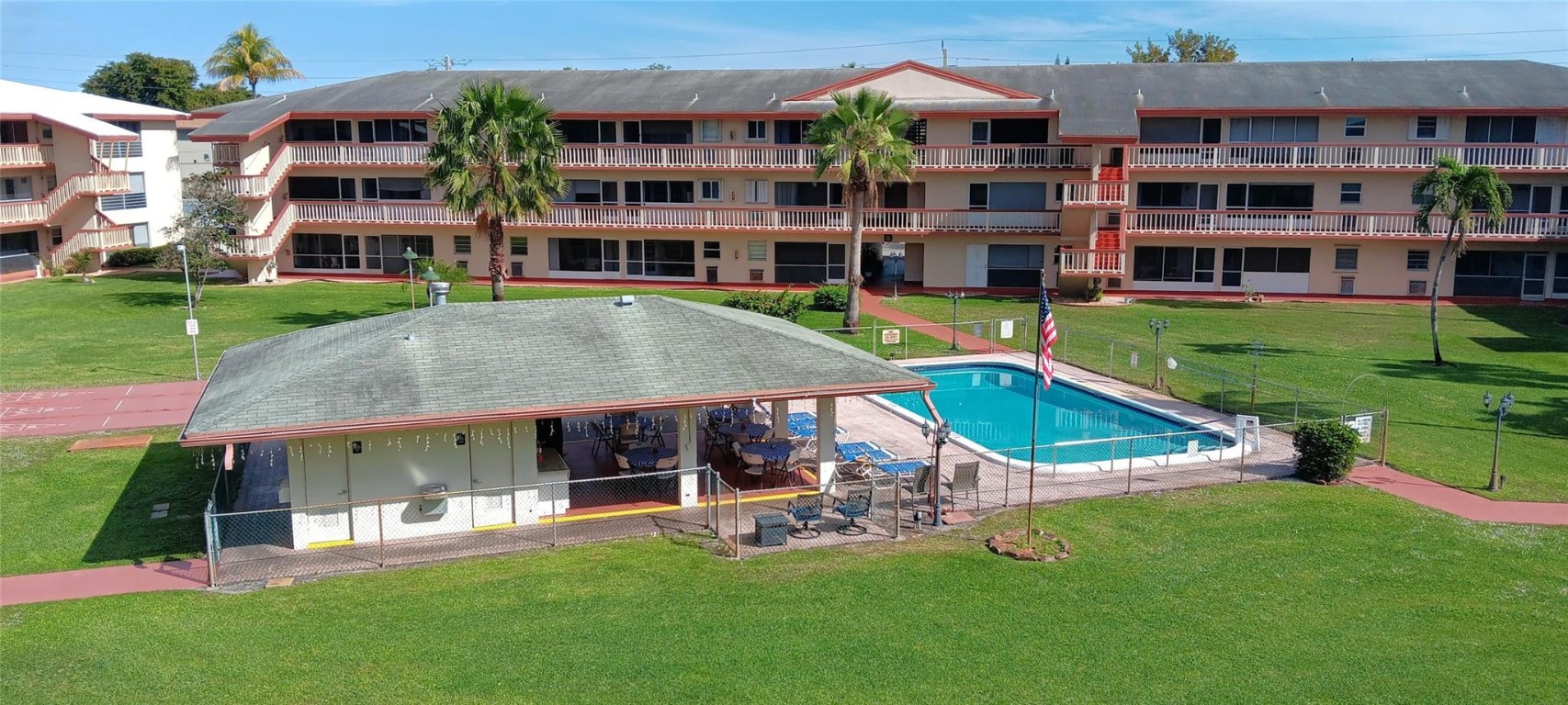 5300 Washington #107D Hollywood, FL 33021