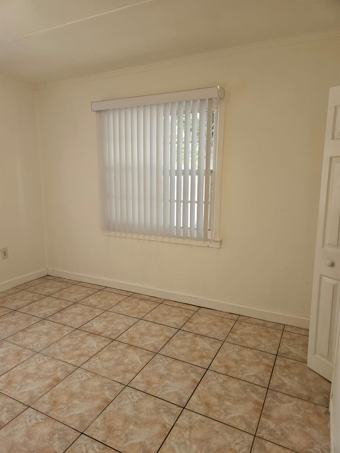 3500 NW 12th Miami, FL 33125