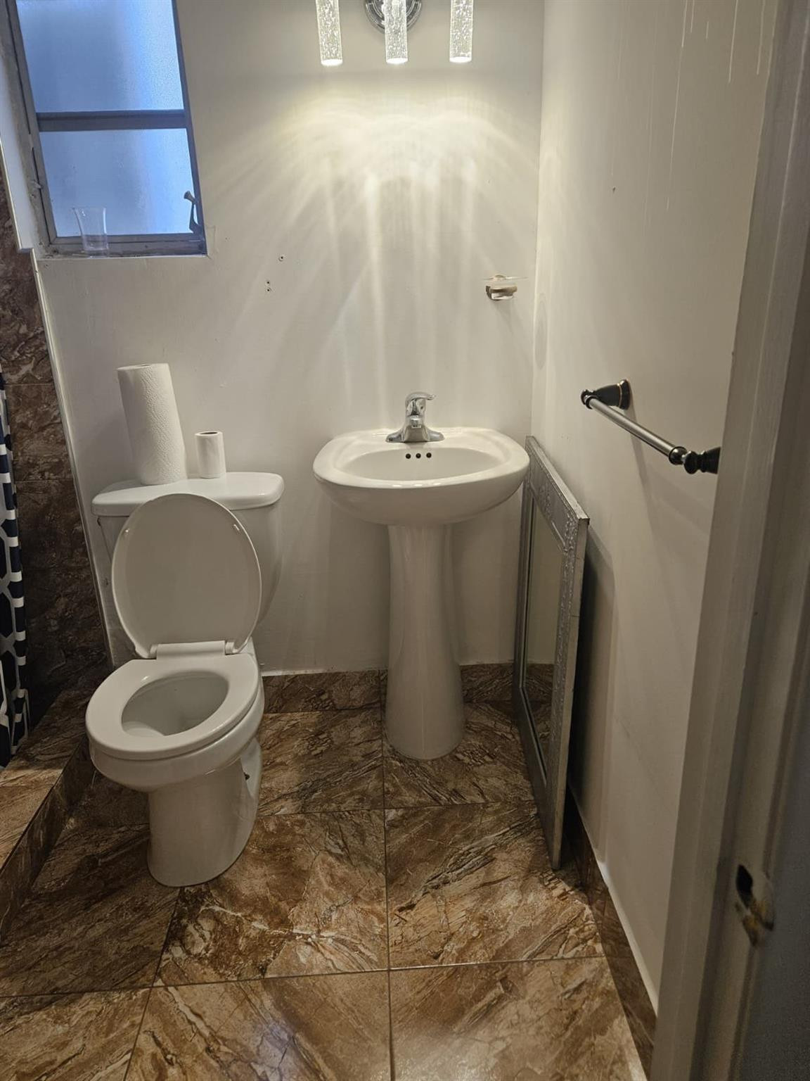 3500 NW 12th Miami, FL 33125