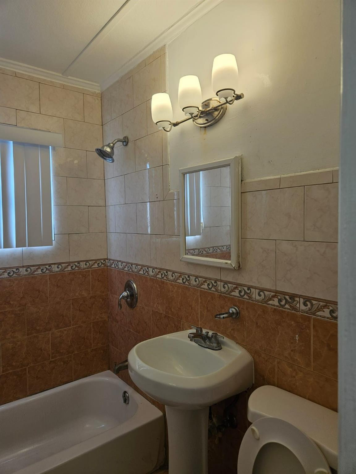 3500 NW 12th Miami, FL 33125