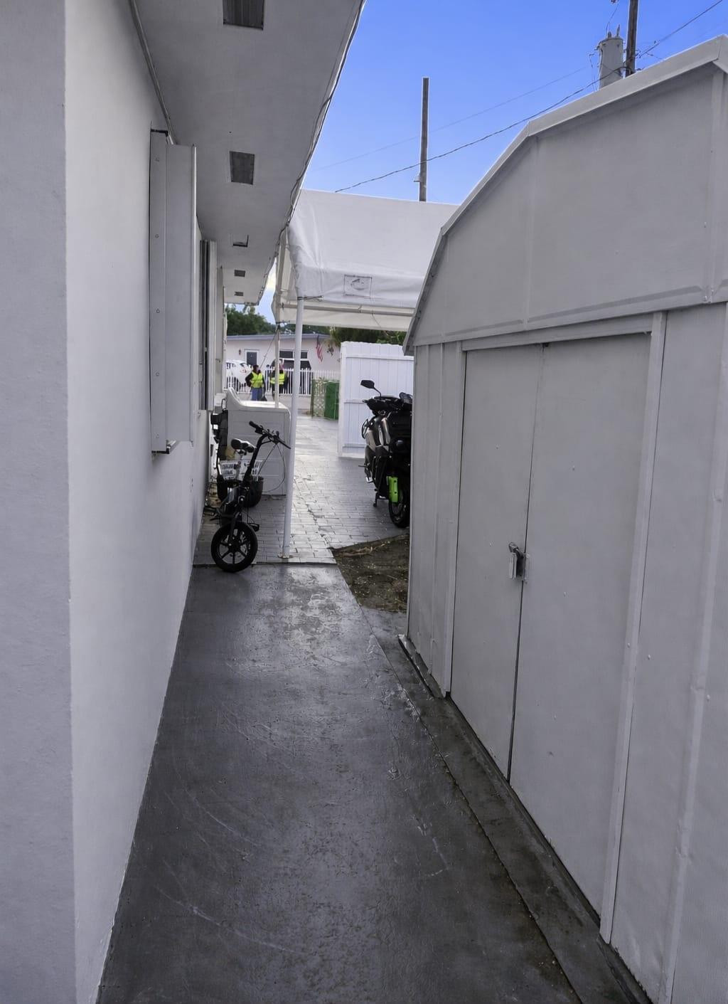 3500 NW 12th Miami, FL 33125