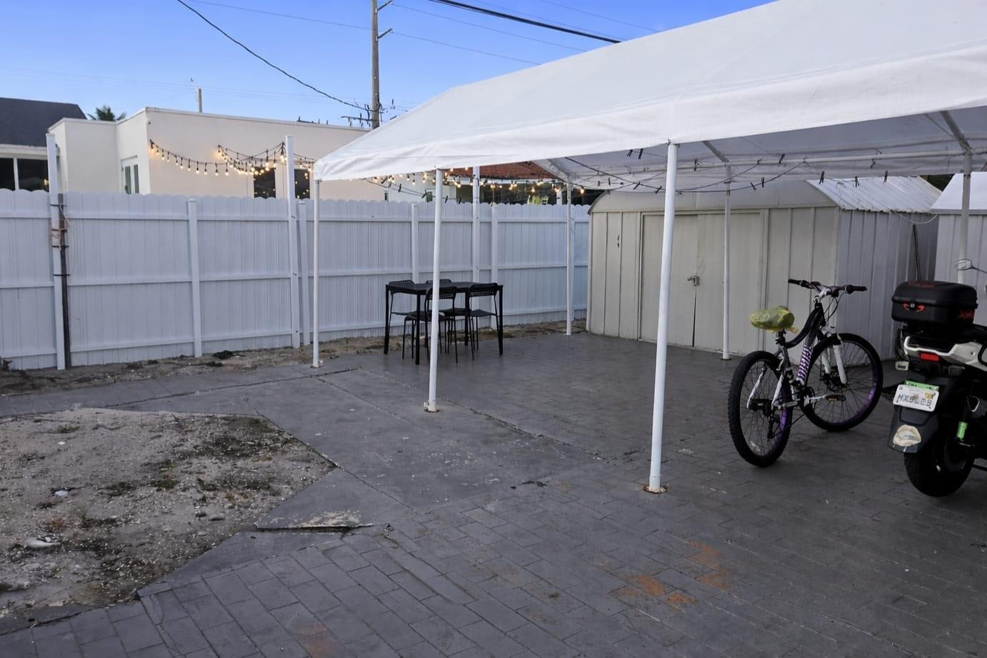 3500 NW 12th Miami, FL 33125