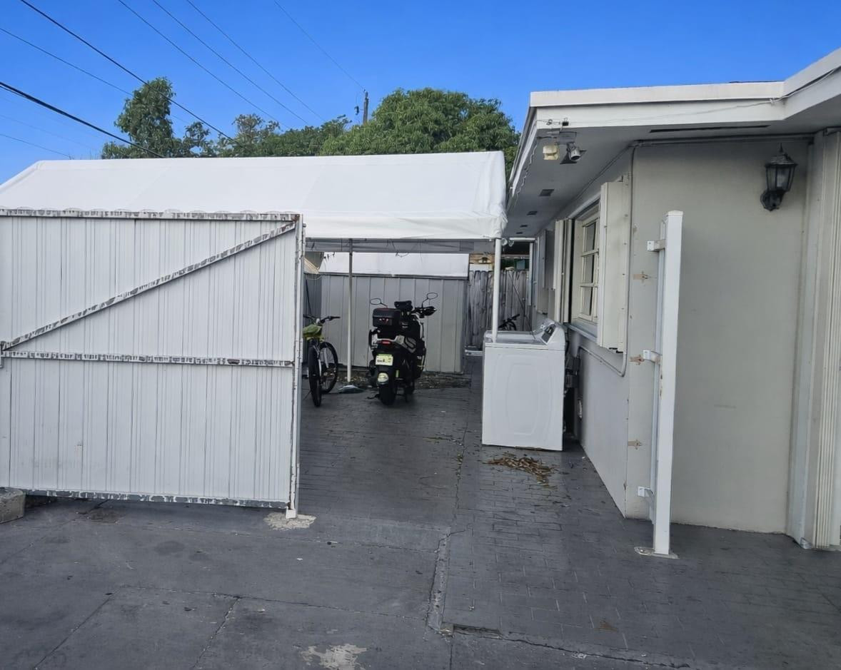 3500 NW 12th Miami, FL 33125