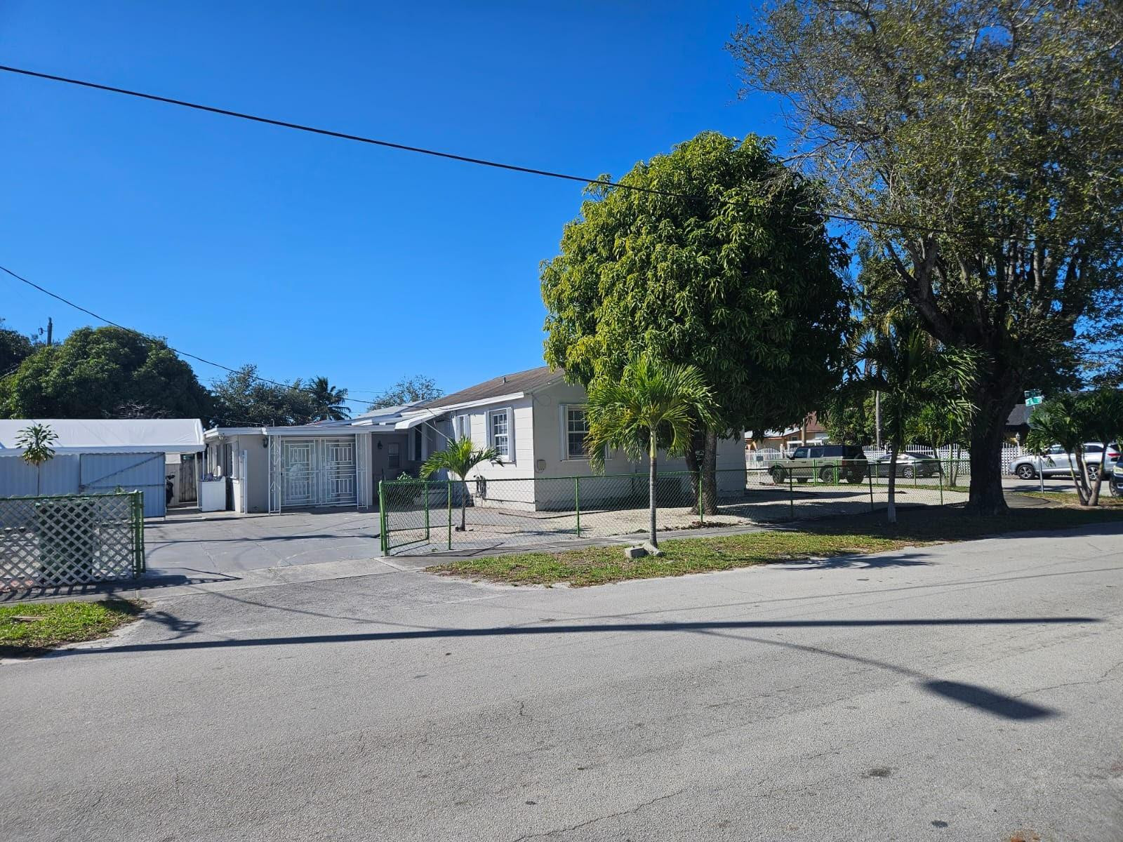 3500 NW 12th Miami, FL 33125