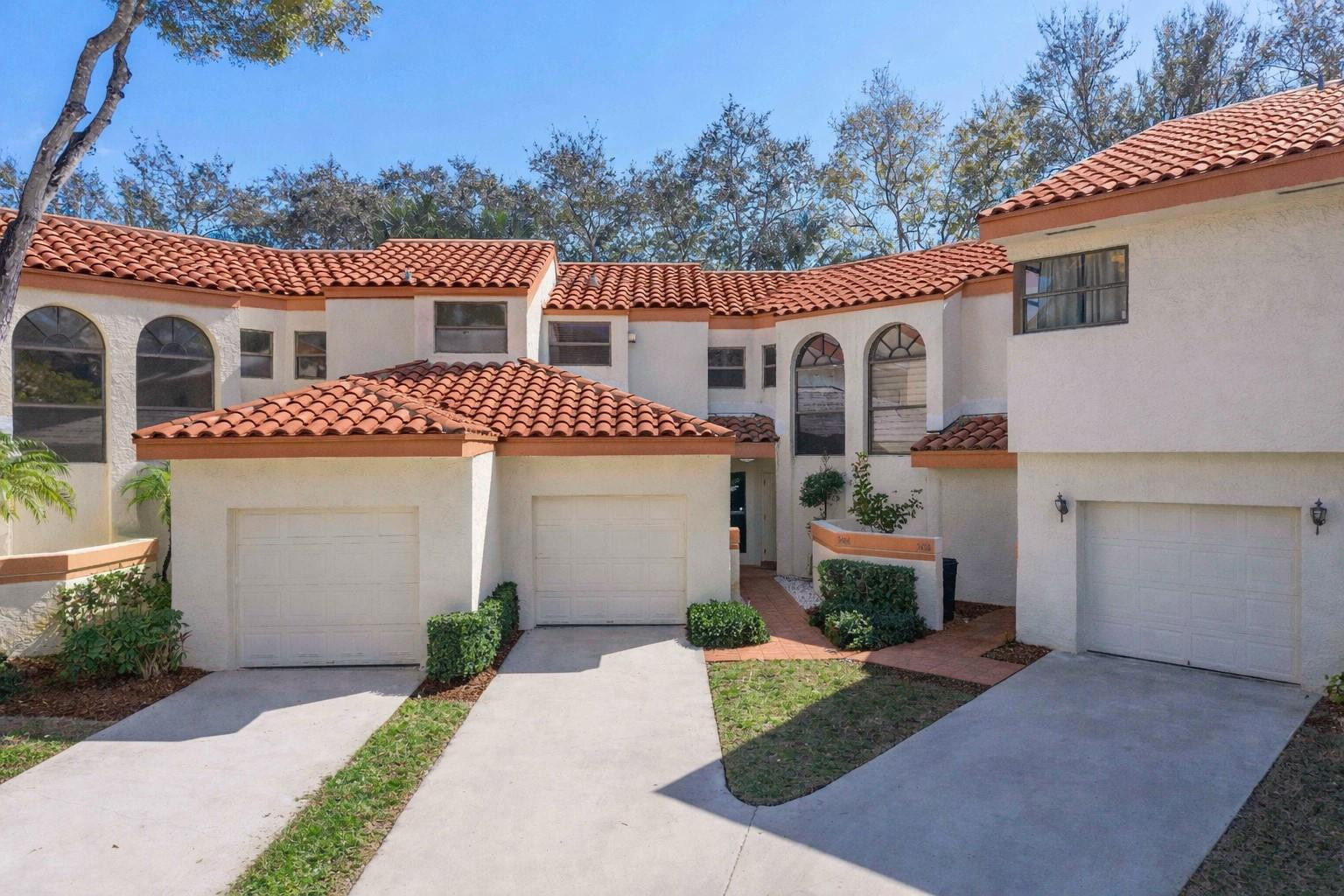 3406 Emerald Oaks #804