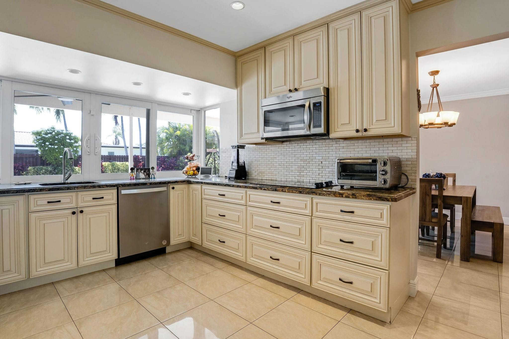 4000 N 36th Hollywood, FL 33021