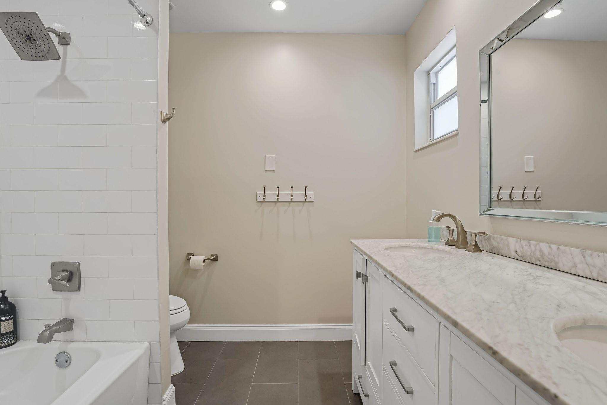 4000 N 36th Hollywood, FL 33021