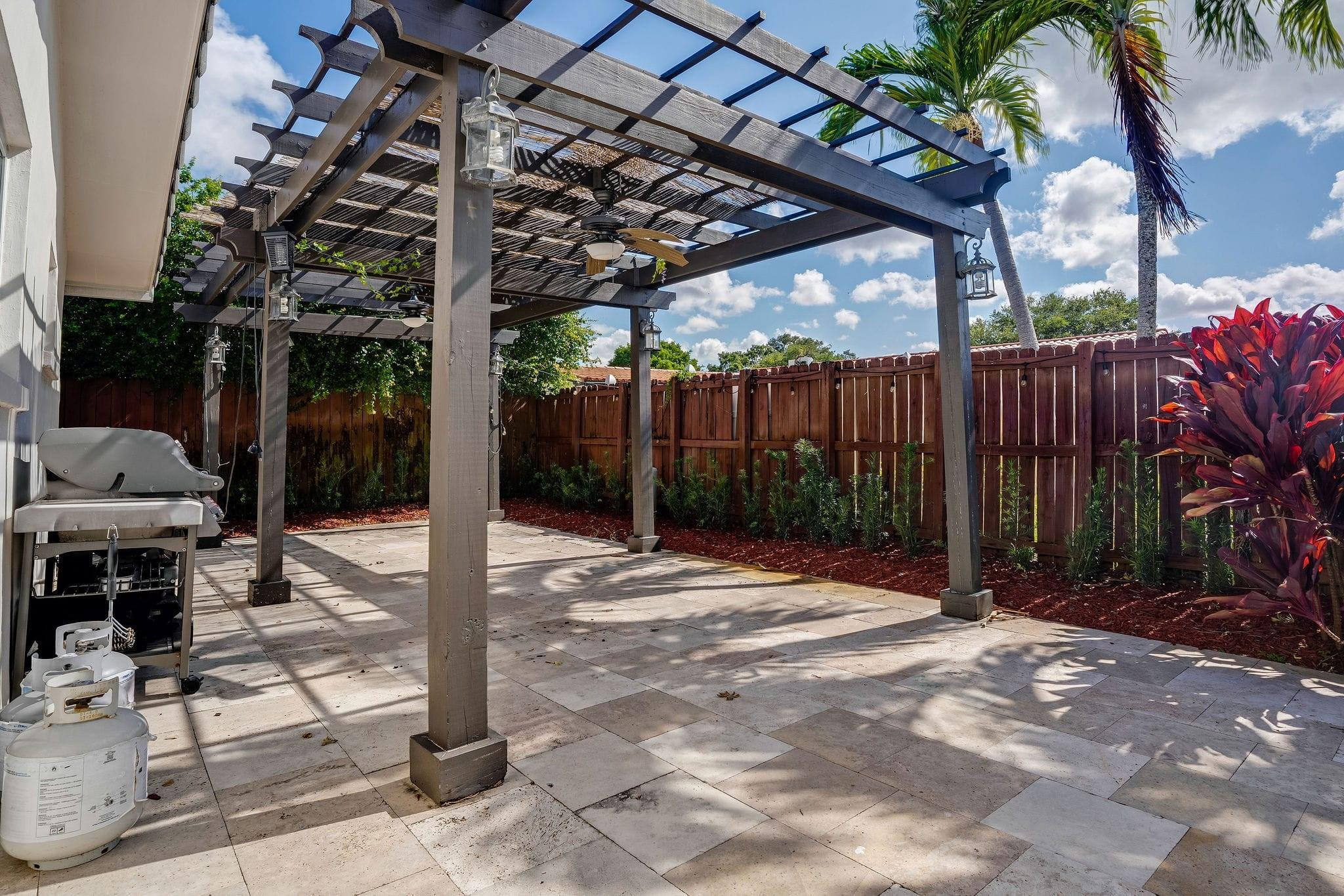 4000 N 36th Hollywood, FL 33021