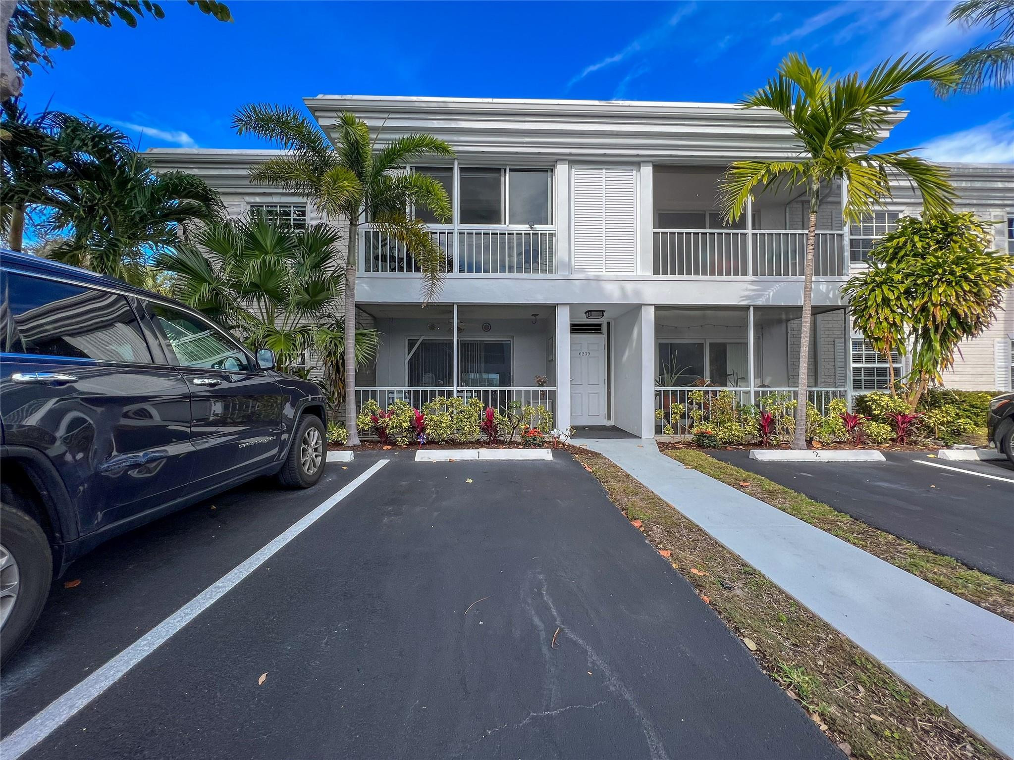 6239 Bay Clb #1