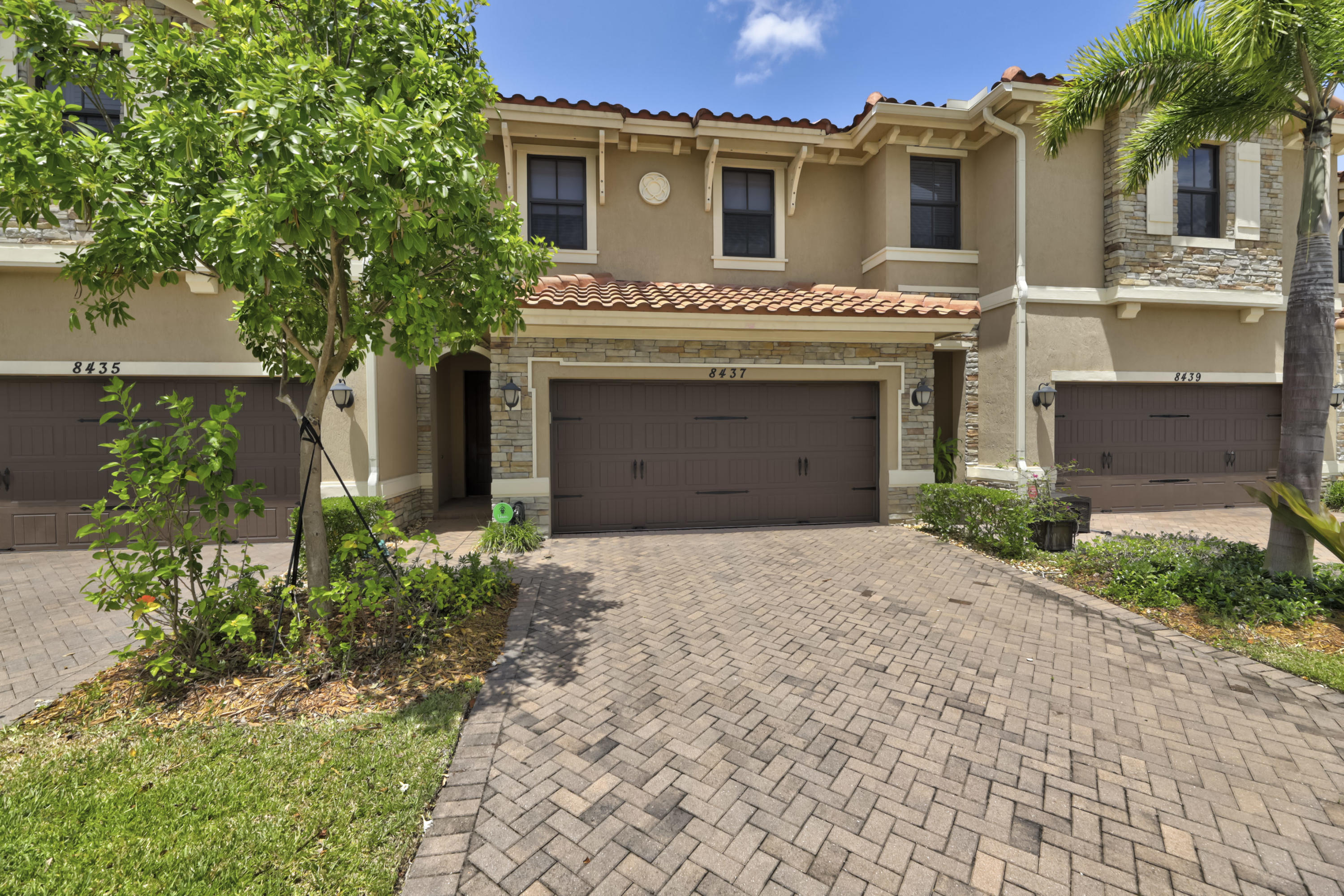 8437 Lake Majesty Lane