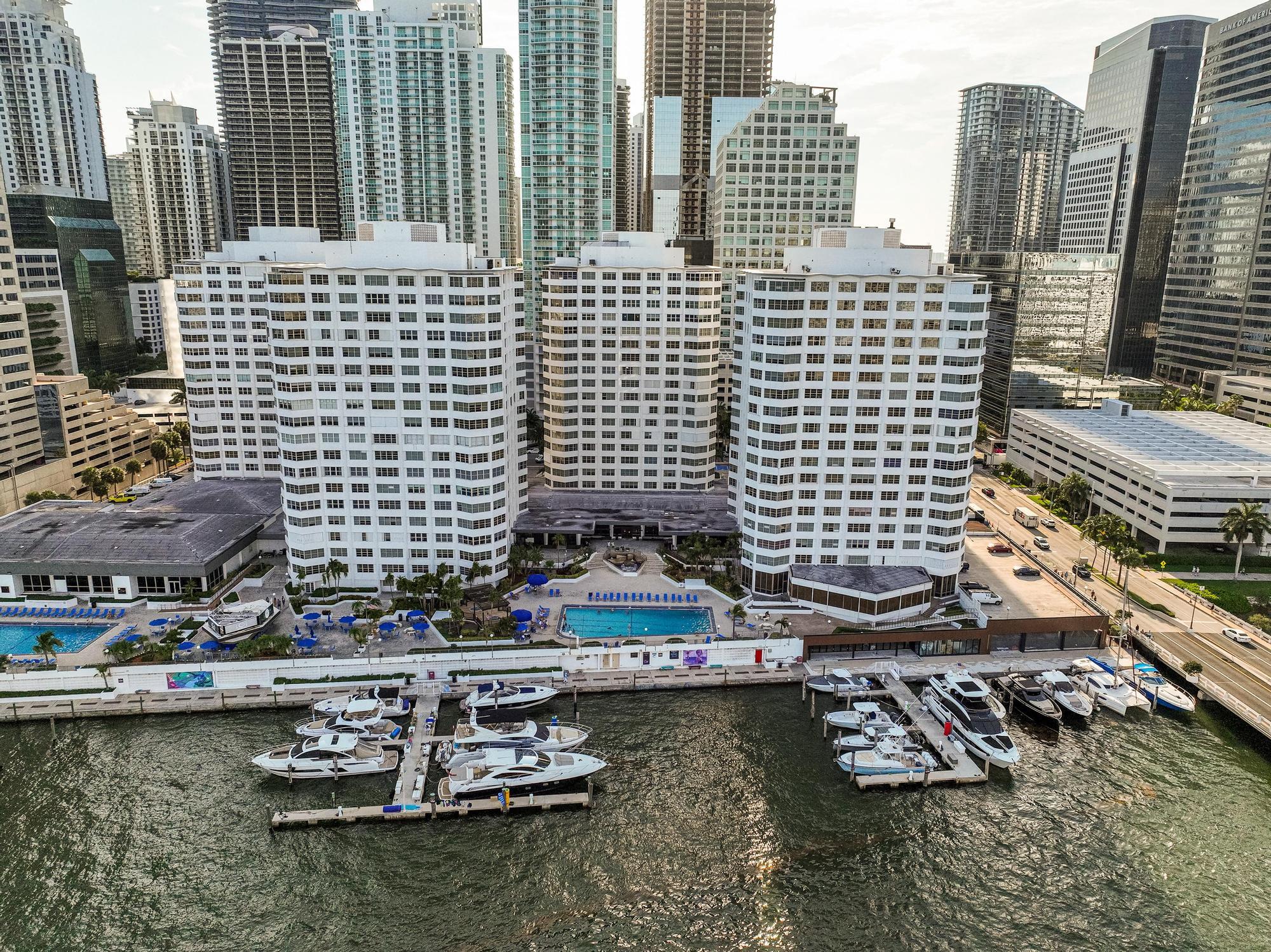 825 Brickell Bay Dr #1942