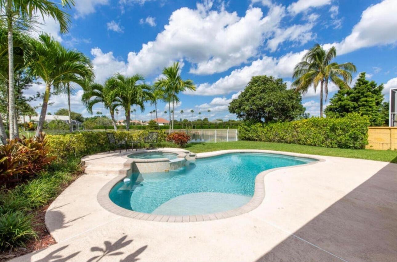 2465 Country Golf Dr