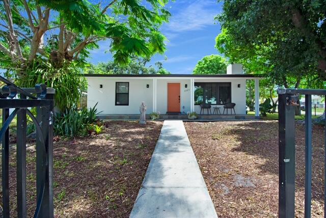 2325 Tallahassee Dr