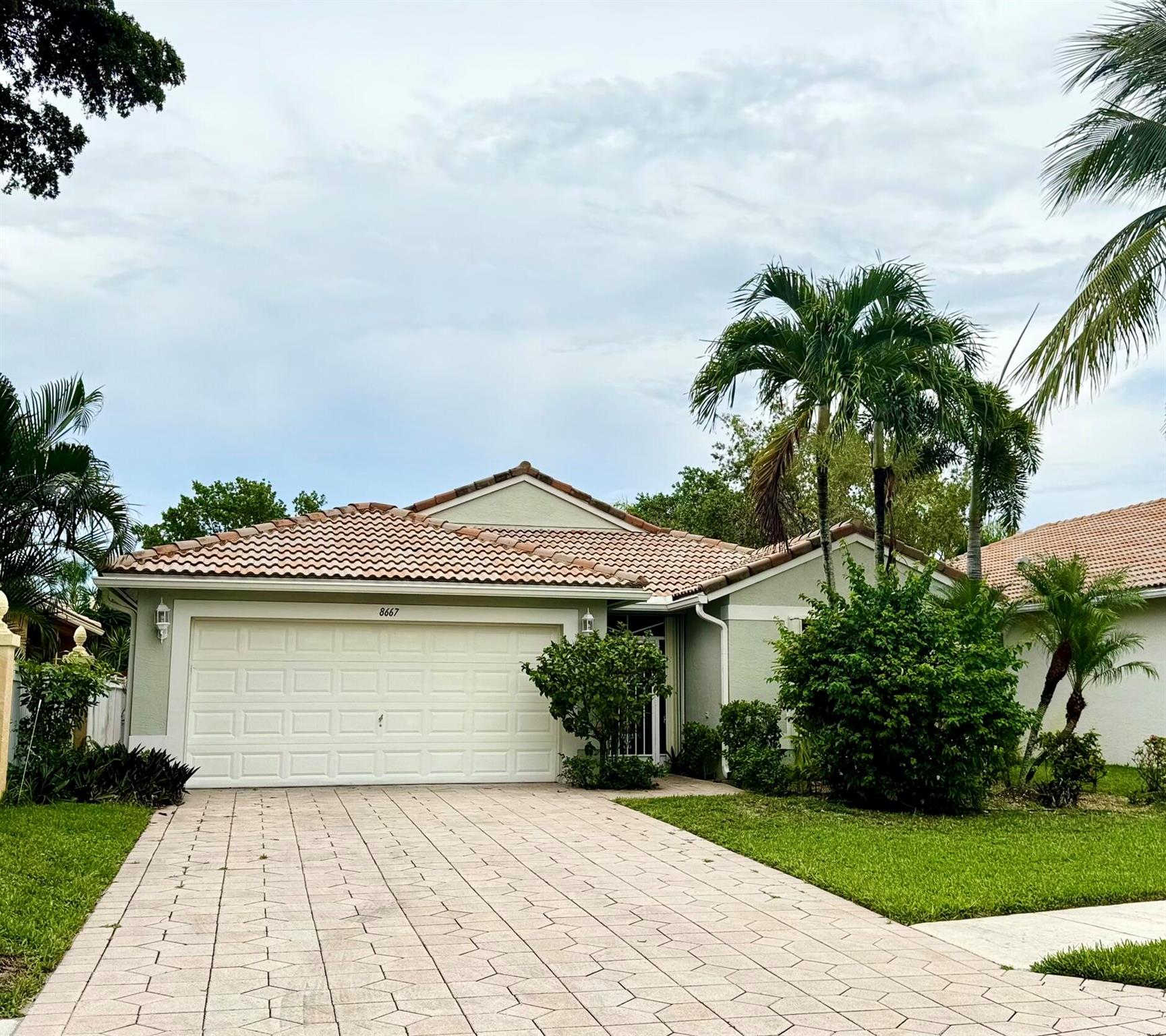 8667 San Andros