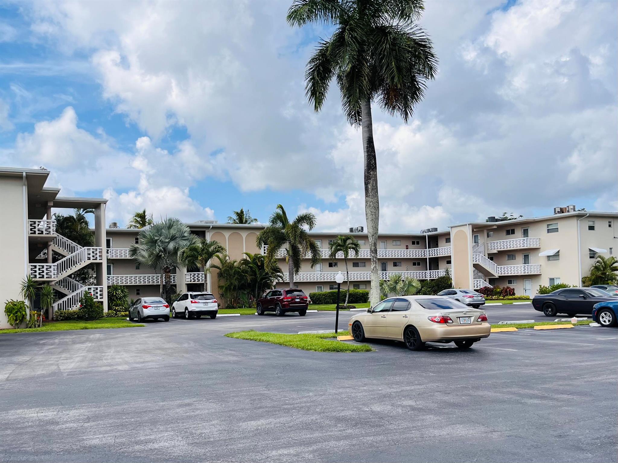 2812 S Garden Dr #206